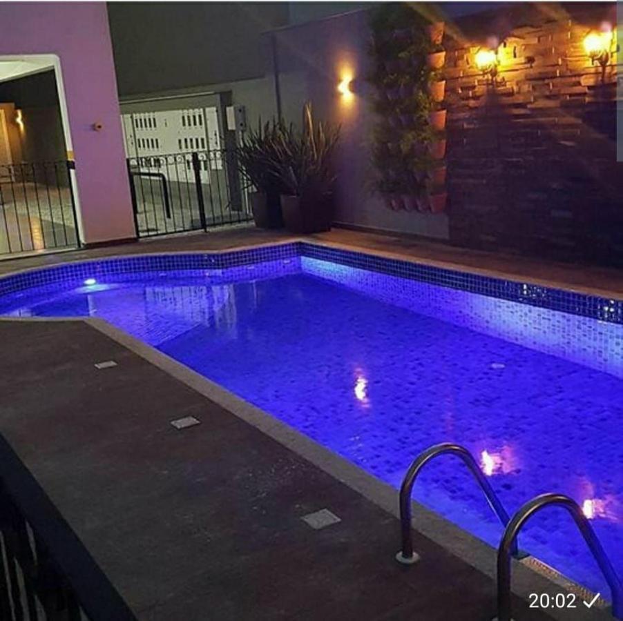 Var-101A Dpto Amplio En Condominio Cerrado Con Piscina Bombinhas Eksteriør billede